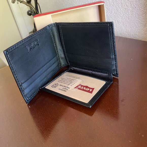 Men’s Wallet - Picture 4 of 8